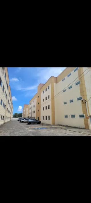 Vendo apartamento Térreo no Residencial Del Campo em Parnamirim. 2/4 sendo um suíte, Sala de estar/jantar, wc social, área de serviço, Cozinha americana, 55m2, varanda ampla, lazer completo.